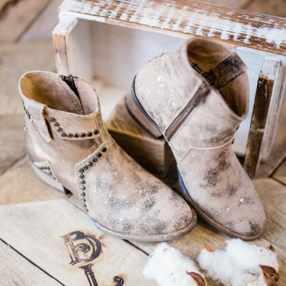 Circle G By Corral Metallic Ankle Boots - Picture 3 of 3